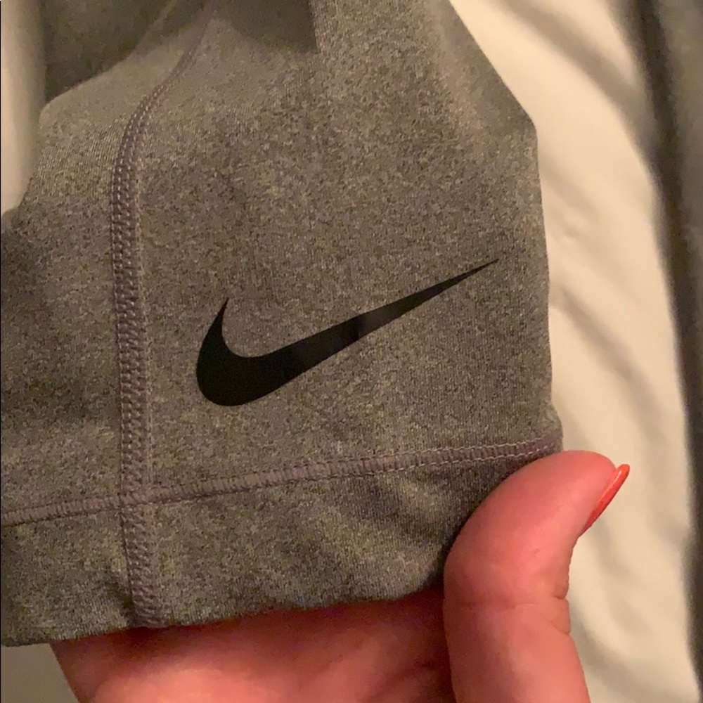 Nike dri-fit Capri leggings - Picture 4 of 4